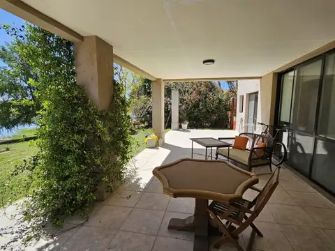 Casa 5 ambientes con 3 baños