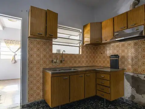Casa 6 ambientes con 2 baños