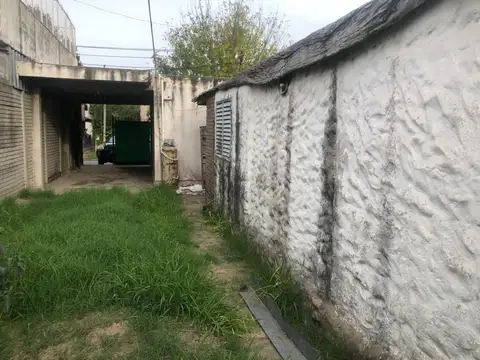 Casa con 2 departamentos sobre lote de 10x26