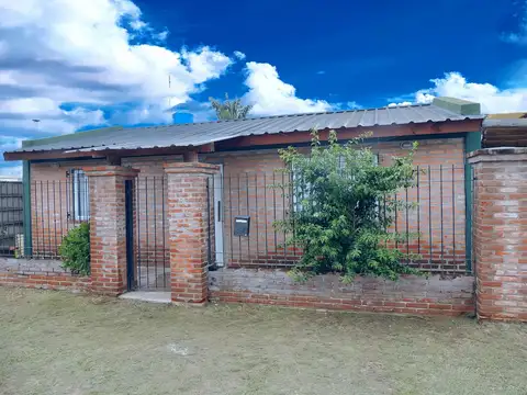 Venta casa Barrio semi cerrado Matheu Pileta
