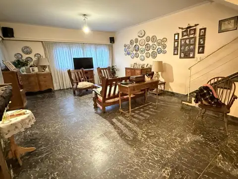 Casa en Venta con 2 cocheras