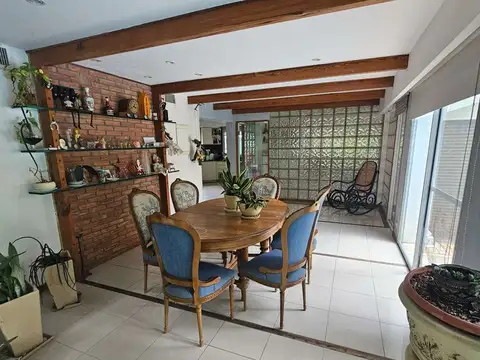 Casa 6 ambientes con 4 baños