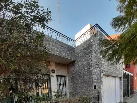 Casa 3 amb. cochera*Gran Parque* Quincho  RECICLADA