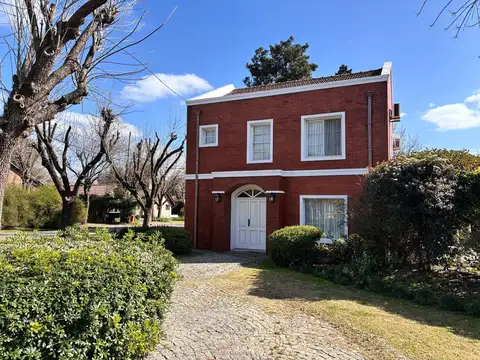 Casa 4 ambientes con 3 baños