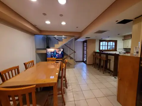 Casa 5 ambientes con 3 baños