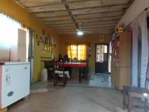 Venta Casa Interna con Departamento en Planta Alta