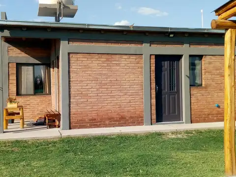 Casa 4 ambientes con 2 baños
