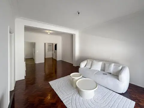 Departamento señorial de 3 dormitorios más comodín y cochera