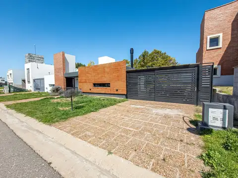 Casa en Venta con 1 cochera