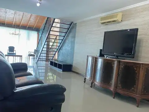 Casa 6 ambientes con 3 baños