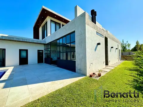 Casa 4 ambientes con 4 baños
