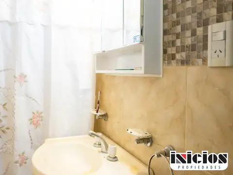 Casa 2 ambientes con 1 baño