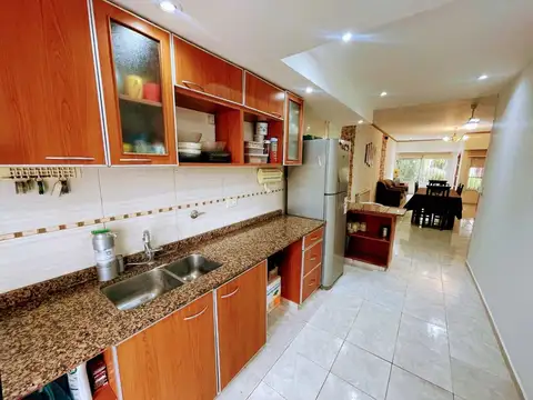 Casa en Venta con 3 cocheras