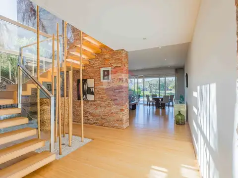 Venta casa Santa Bárbara al agua 7 ambientes