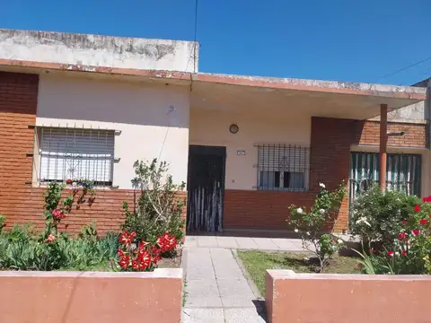 CASA EN VENTA B° SARMIENTO- LUJAN BS AS