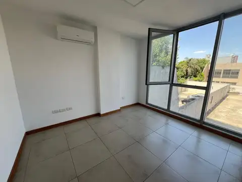 Oficina 5 ambientes con 1 baño