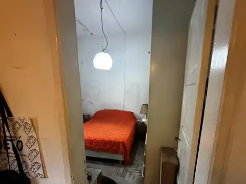 CASA 4 AMB. BARRIO NAON CON PATIO Y TERRAZA A RECICLAR