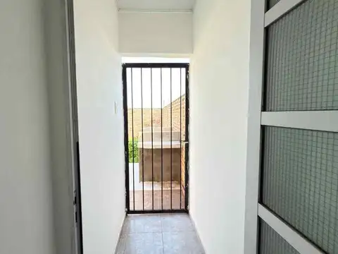 Depto Tipo Casa en Alquiler con 1 cocheras