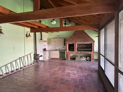 Casa 5 ambientes con 4 baños