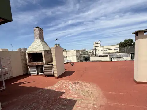 Semipiso con Terraza Propia de 6 ambientes a refaccionar en Villa Pueyrredon