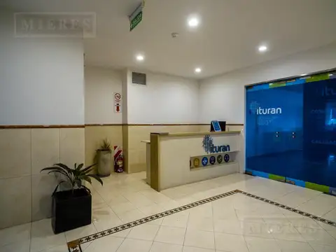 Oficina Monoambiente con 16 baños