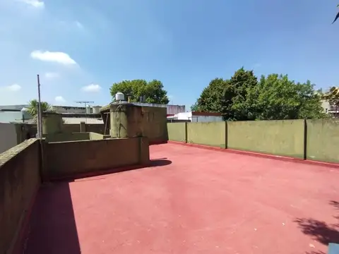 CASA 5 AMBIENTES VENTA FLORES