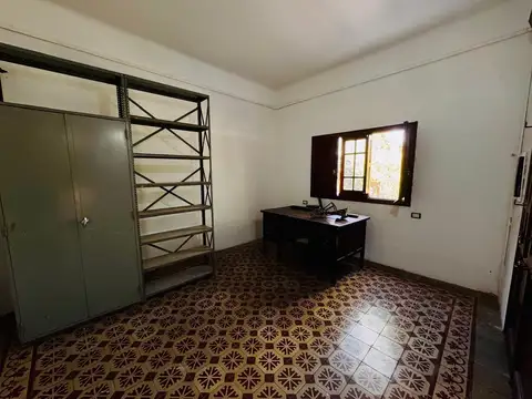 Casa en Alquiler con 3 cocheras