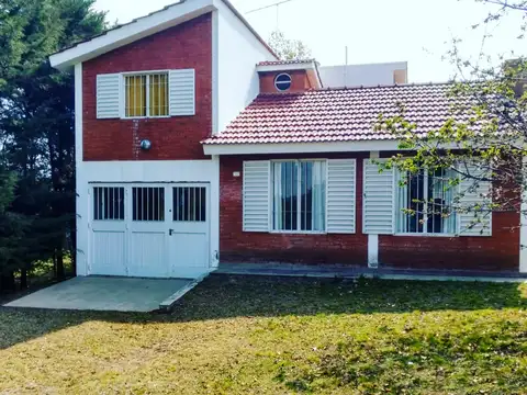 CASA CON PILETA EN VENTA-POTRERO DE GARAY