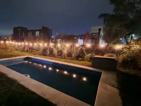 Casa en venta barrio Santa Emilia