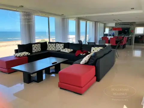 Casa en Venta con 4 cocheras