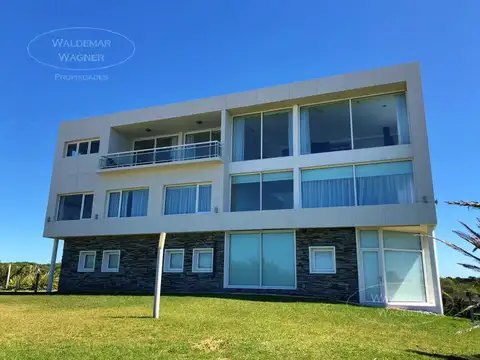 Casa en Venta en Carilo, USD 1.700.000