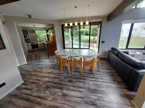 Casa en Alquiler Temporal con 2 cocheras