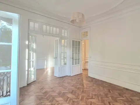 Avenida Hipólito Yrigoyen 1500