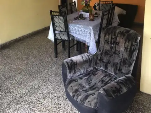 CASA IDEAL 2 FAMILIAS + LOCAL