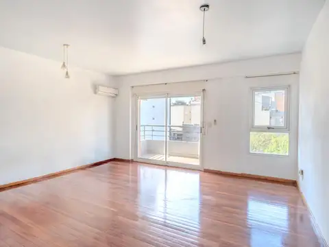VENTA PISO DE 3 AMBIENTES CON BALCÓN EN BARRIO NORTE