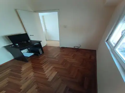 PH en venta Villa Elvira 2 DORMITORIOS 2DO POR ESCALERA EXCELENTE ESTADO