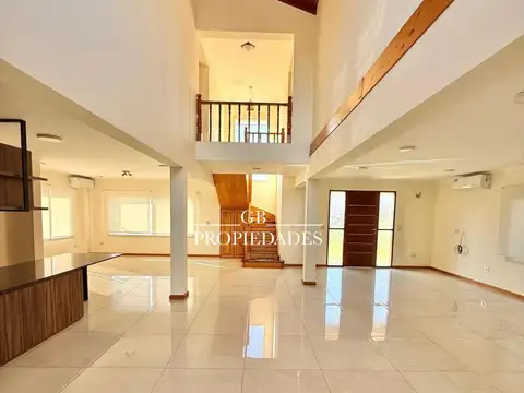 Casa en Alquiler de 4 dormitorios