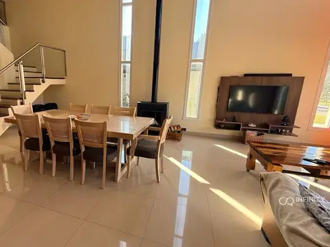 Casa en Venta con 5 cocheras