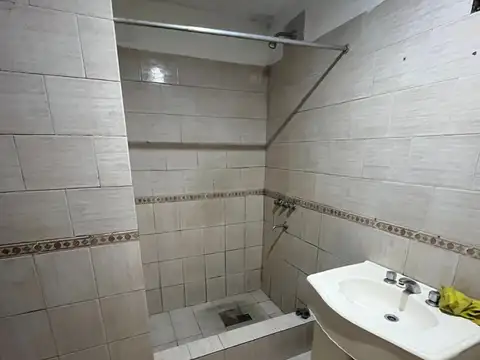 Casa - Alquiler - Argentina, La Matanza - venezuela 3000