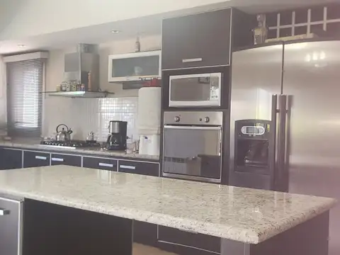 Casa 5 ambientes con 2 baños