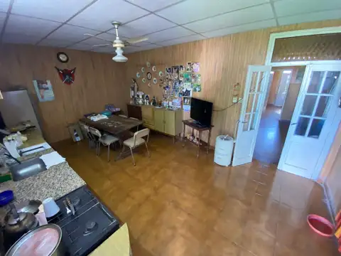 Casa 2 dormitorios con gran terreno.