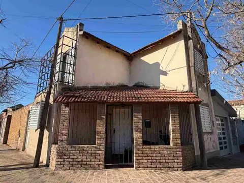 CASA DUPLEX EN VENTA PERGAMINO CON GARAGE Y PATIO