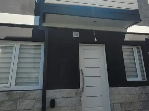 Casa duplex en venta - 2 dormitorios 1 baño - en construcción - 55mts2 - Junin De Los Andes