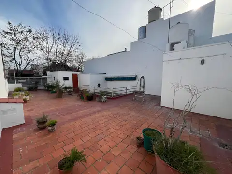 Propiedad en venta. Casa de 5 ambientes en Flores