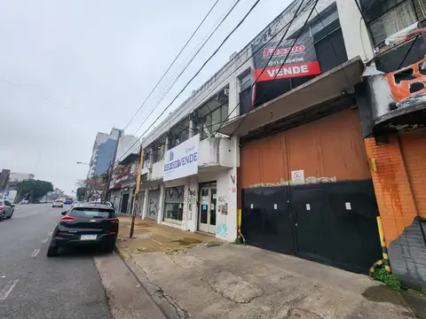 GALPON 570 M2 - IDEAL DEPÓSITO - + 90 M2 BAULERA Y BAÑO + 2 COCHERAS