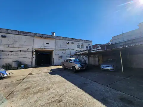 GALPON 570 M2 - IDEAL DEPÓSITO - + 90 M2 BAULERA Y BAÑO + 2 COCHERAS