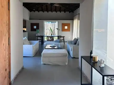 Casa 3 ambientes con 2 baños