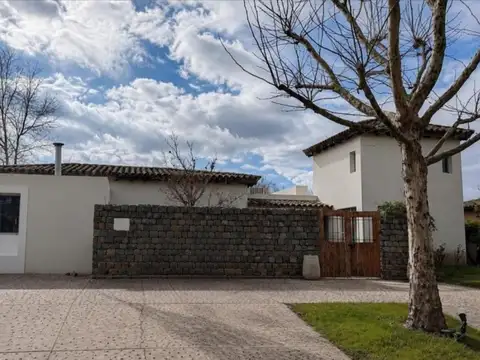 Casa en Alquiler en Santa María del Tigre, USD 2.400