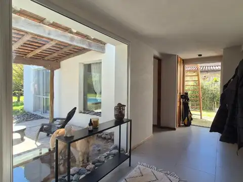 Casa 3 ambientes con 2 baños