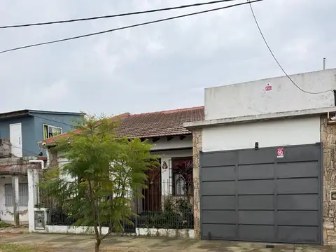 CASA EN VENTA 4 AMB WILLIAMS 2700